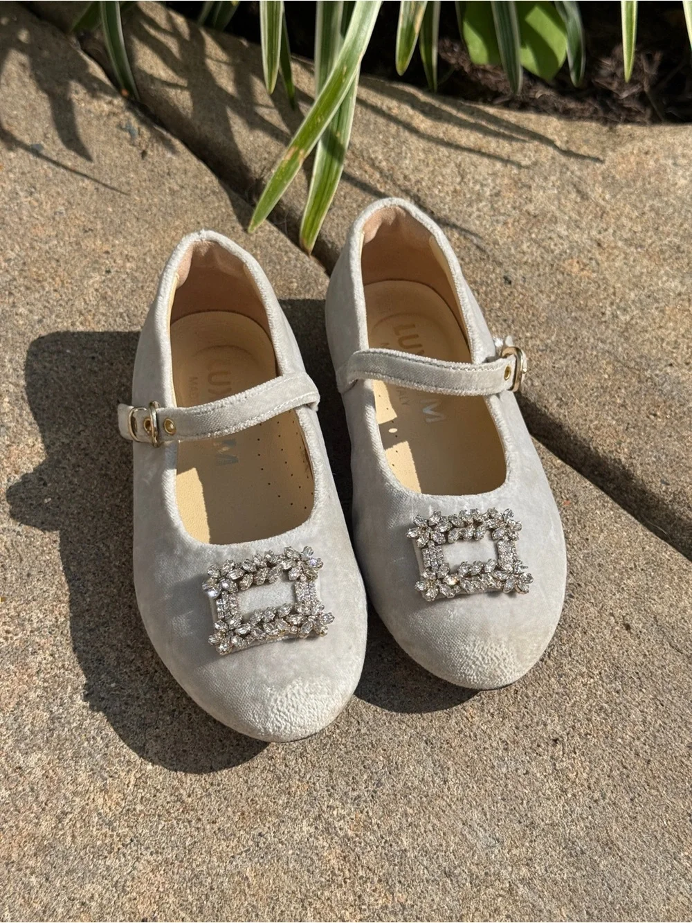 Luxelim sz 28 Lila Velvet Shoes  Perla gray with crystal-buckle